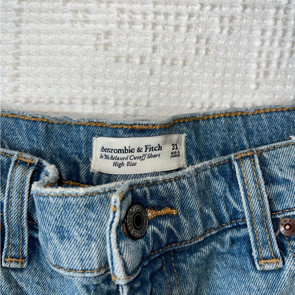 Abercrombie & Fitch The 90’s Relaxed Cutoff Short High Rise - Picture 3 of 3